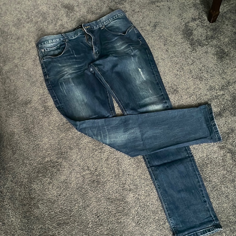 Men’s jeans size 36: skinny straight jeans.